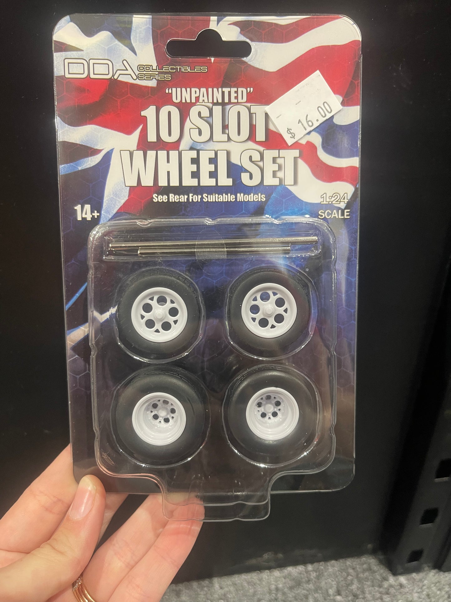 DDA 1/24 (4pcs) Set of 4 x 10 Slot Unpainted Injected White Wheels w/Tyres & Axles