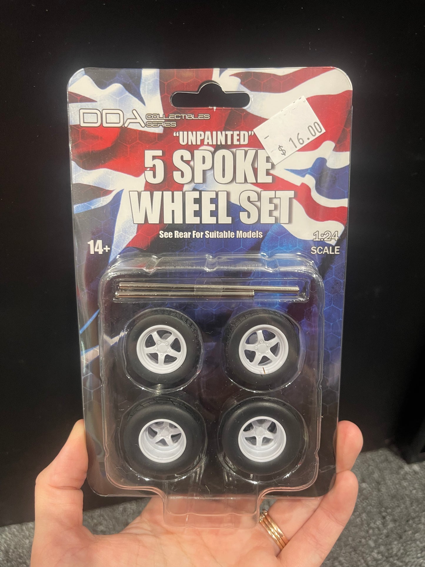 DDA 1/24 (4pcs) Set of 4 x 5 Spoke Unpainted Injected White Wheels w/Tyres & Axles