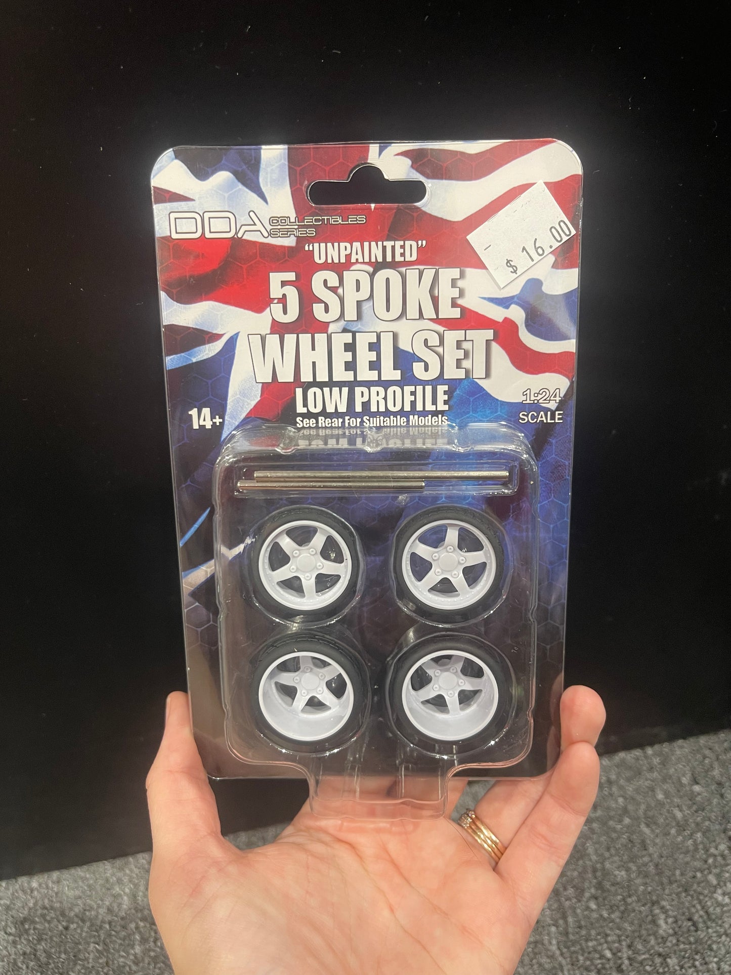 DDA 1/24 (4pcs) Set of 4 x Low Profile Unpainted Injected White 5 Spoke Wheels w/Tyres & Axles