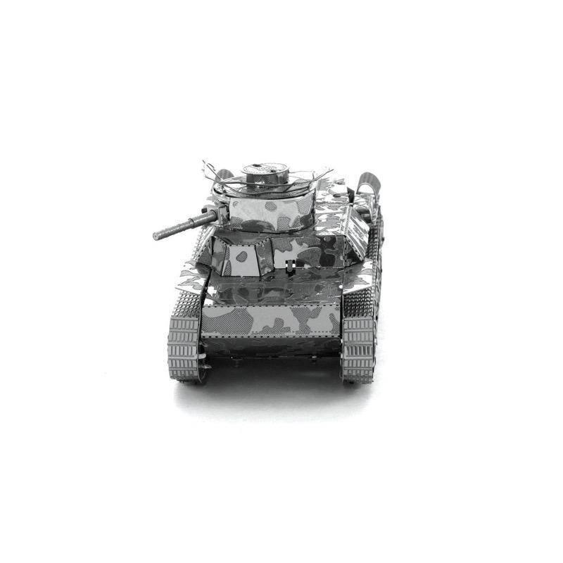 Metal model tank with camouflage pattern, detailed military vehicle collectible for hobbyists