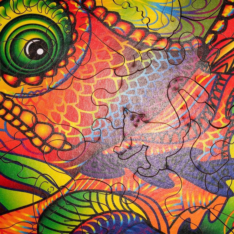 Wood Trick Colourful Chameleon premium wooden art puzzle with vibrant pieces.