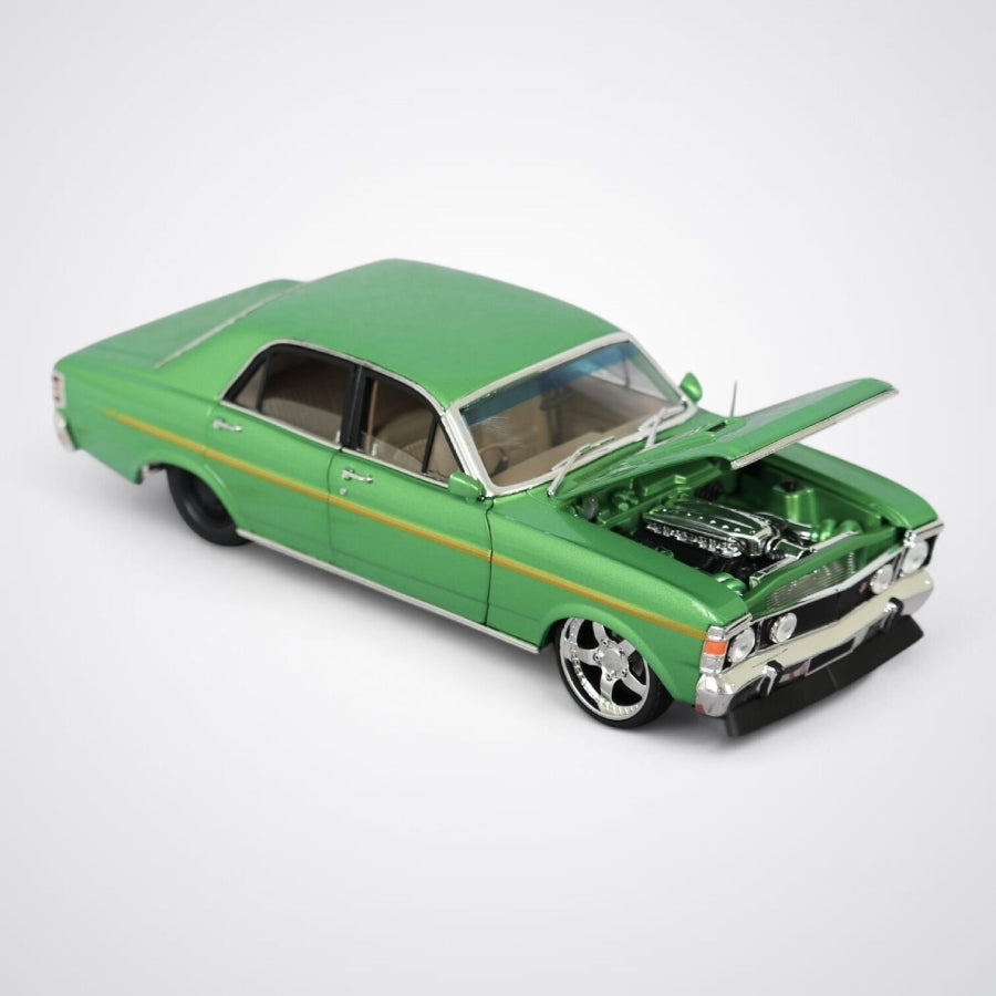 DDA 1:24 GR XW GS Ford burnout car diecast model.