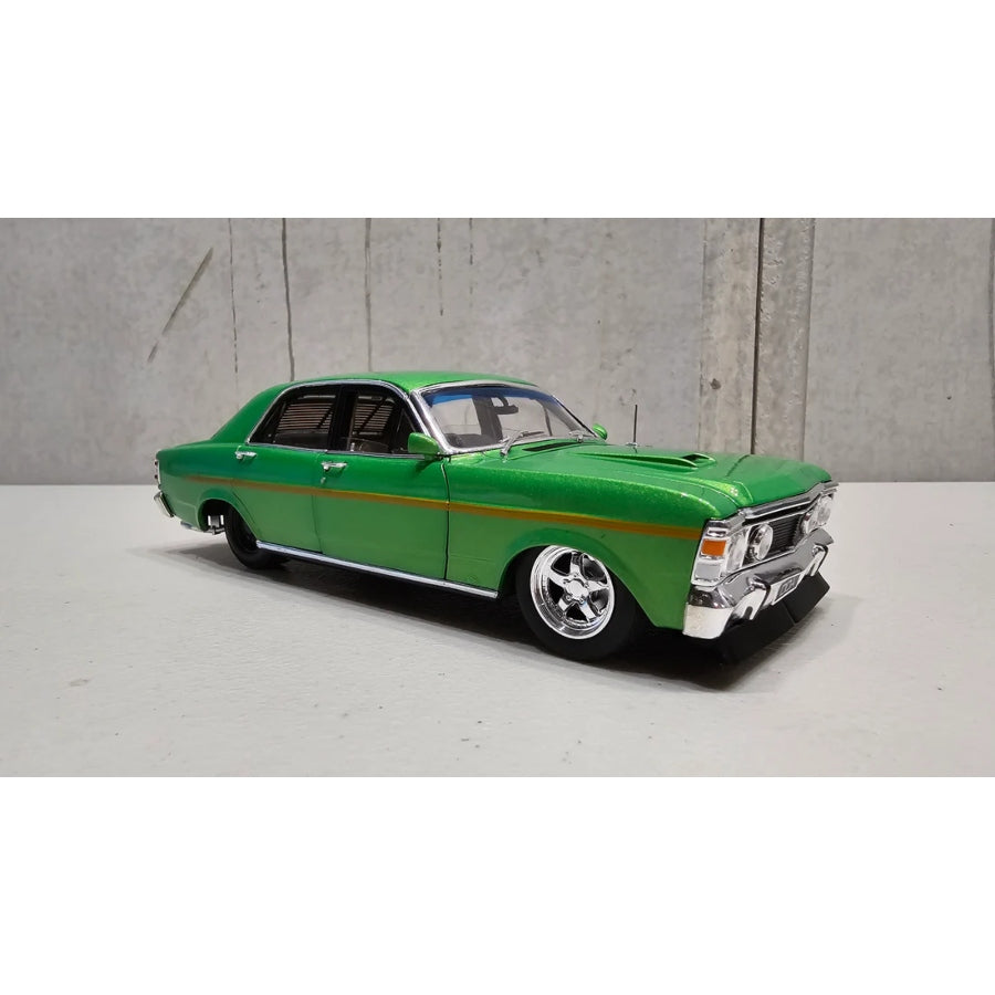 DDA 1:24 GR XW GS Ford burnout car diecast model.