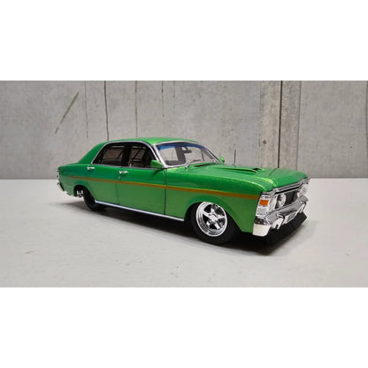 DDA 1:24 GR XW GS Ford burnout car diecast model.