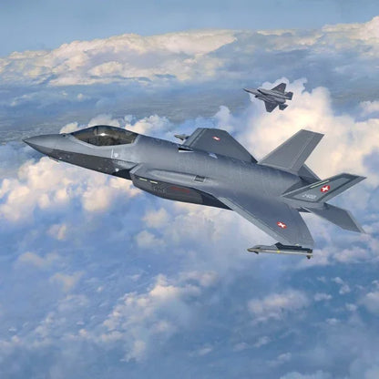 Revell 1:72 F-35A Lightning II with Australian decals plastic model kit modern stealth fighter aircraft scale model