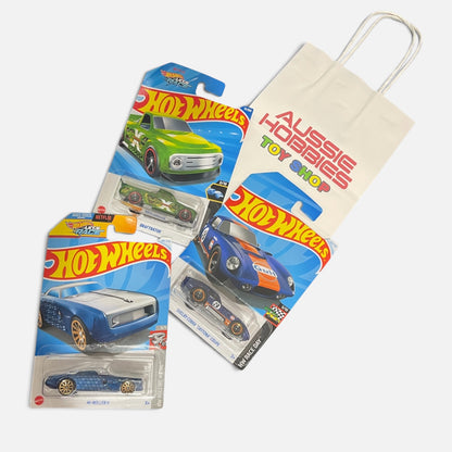 Hot Wheels 3 Pack Bundle – three assorted basic 1:64 die-cast cars